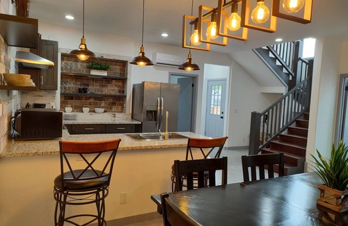 Medford House | New house with king beds and 3 full bathrooms