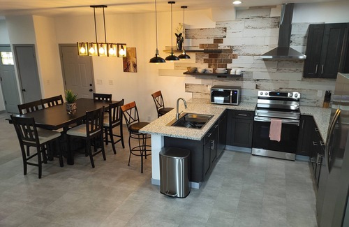 Medford House | New house with king beds and 3 full bathrooms