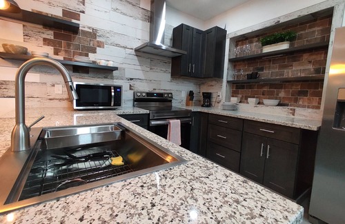 Medford House | New house with king beds and 3 full bathrooms