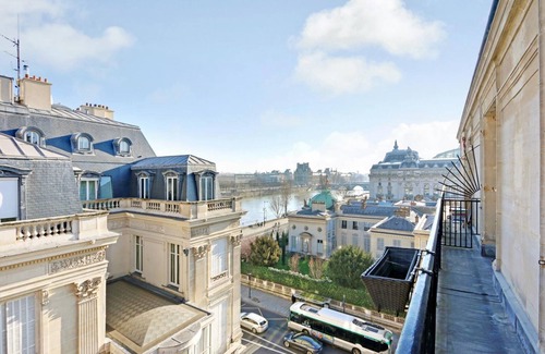 Saint-Germain-l'Auxerrois Apartment | NEW! Huge 1bedroom Flat: Spectacular Seine Views!