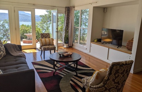 Clearlake Park House | NEW! Huge private residence under starlit skies & spectacular views of Clearlake