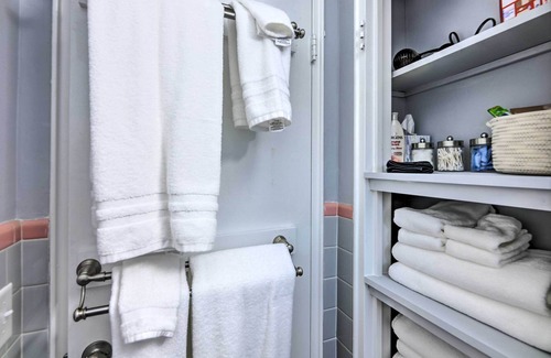 Mount Washington Apartment | NEW! Idyllic Cincinnati Apartment ~ 10 Mi to Dtwn!