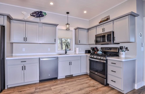 Minocqua House | NEW! Immaculate 3 bedroom home on Lake Shishebogama!