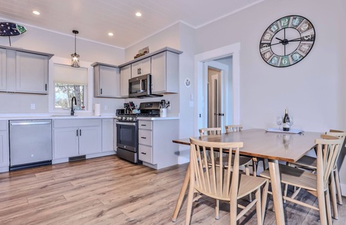 Minocqua House | NEW! Immaculate 3 bedroom home on Lake Shishebogama!