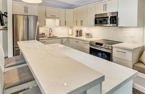 Mill Valley Cottage | New in 2023 - Luxury Cottage Near Downtown Mill Valley with Private Courtyard