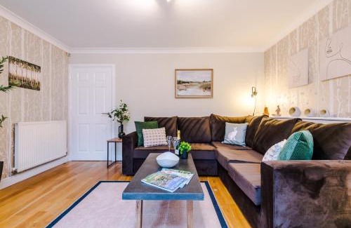 Northwich House | NEW! Incredible Home In Northwich By 53 Degrees Property, Perfect For Groups, FREE Parking!