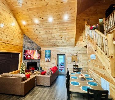 Pigeon Forge Villa | New! Indoor Pool/PS 5/Hot tub/Parkway