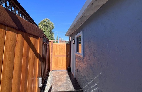 Anderson East Apartment | New intelligent dept. in a quiet area