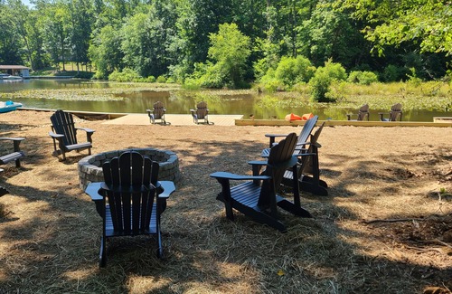 Mineral House | NEW June 2024 -LAKEFRONT 9 King Bedrooms/8 bath! Private Dock and Beach! 2 acres