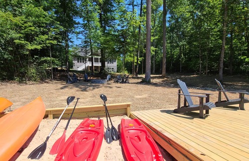 Mineral House | NEW June 2024 -LAKEFRONT 9 King Bedrooms/8 bath! Private Dock and Beach! 2 acres