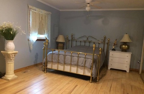 Gilbertsville House | New!!! Kentucky Lake Get Away in Moors Resort Area
