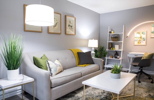 Beaverton Apartment | NEW! King Bed, 600mbps +4K TVs in the Garden Apt