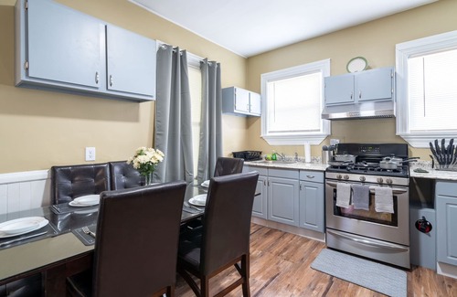Upper South Providence Apartment | NEW! KING Bed |Renovated| 1st Floor + Minutes to Downtown