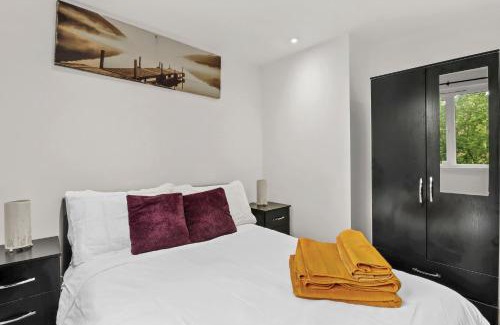 New Cross Apartment | New King size bed apartment with free parking