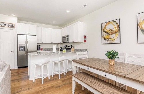 Denver House | New! King Suite~Hot Tub~8min 2 Downtown Denver