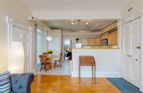 Troy Apartment | New kitchen & appliances, historic 2 bedroom Downtown Troy