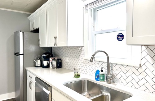 Englewood House | NEW Kitchen - The Uptown Collective
