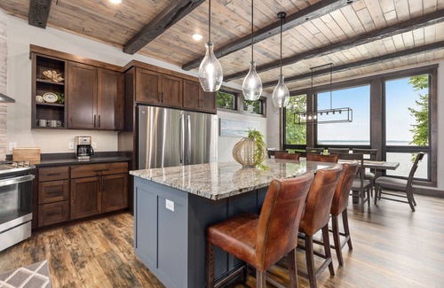 Nisswa Villa | NEW Lake Front Loft - 5 Bedroom Home on Beautiful Gull Lake w/4-Season Fun!