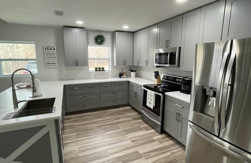 Eatonton House | New! Lake House Retreat with Private Dock, Kayaks & Firepit
