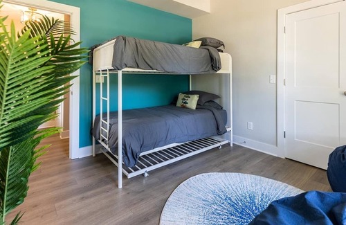 Lakewood House | NEW Lake House | Rooftop | 3 Kings | Sleeps 10