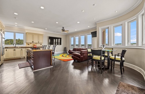 Steele Creek House | New Lake Wylie Mansion; Sleeps 22 w/Game Room, Basketball Court & Amazing Views!