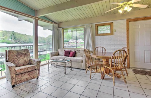 Sunrise Beach Cottage | NEW! Lakefront Resort Cottage w/ Patio + Grill!