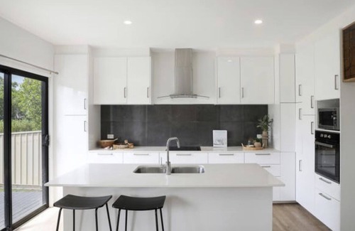 Wyongah House | New lakeside holiday home