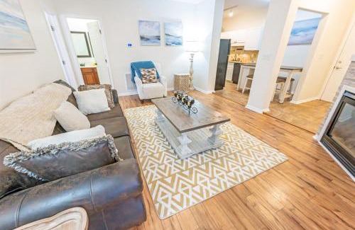 Vaught Apartment | NEW! Large 2BR Savannah Shores PoolPickleball
