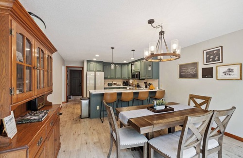 Murphy Ski Chalet | +NEW+Large Family Chalet/Pet Friendly/Game Room & Bar/Close to Downtown Murphy