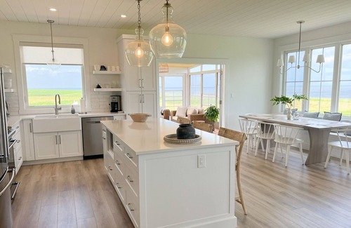 Sea View House | NEW Large upscale ocean view! Sunroom, hot-tub and 1 minute to amazing beach