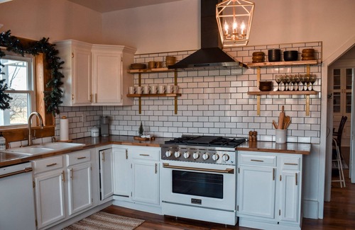 Boyds Creek House | New! Large Victorian home! Outdoor space for entertaining!