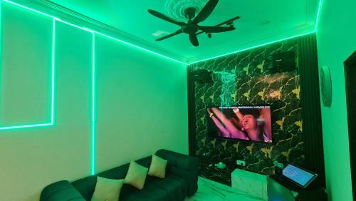Taman Mewah Villa | NEW LAUNCH! Aurora Hideaway Villa 35pax 7R7B PRIVATE POOL, KTV, BBQ, ARCADE GAMES, 5min to BEACH