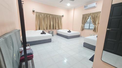 Taman Mewah Villa | NEW LAUNCH! Aurora Hideaway Villa 35pax 7R7B PRIVATE POOL, KTV, BBQ, ARCADE GAMES, 5min to BEACH