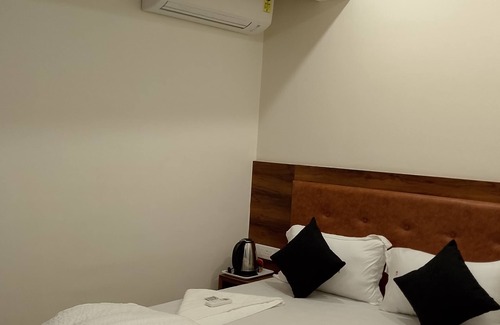 Marol Hotel | New Lavender By Glitz Hotels