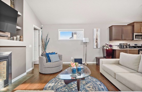 Calgary House | NEW! LG Family Home: Near Airport, FREE Banff Pass, Wine, Netflix, Gym & More!