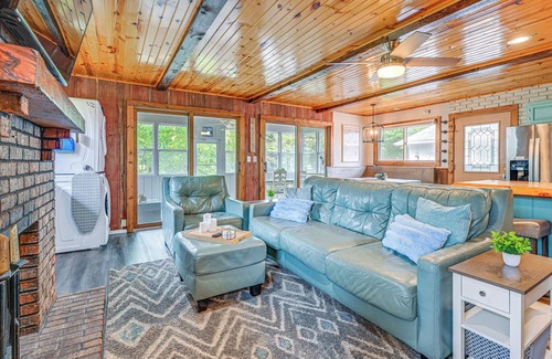 New Lisbon House | New Lisbon Home w/Fire Pit & Ping-Pong!