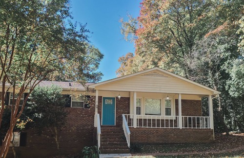 Mint Hill House | New Listing- 2.5 acres, spacious and newly-renovated home next to pond