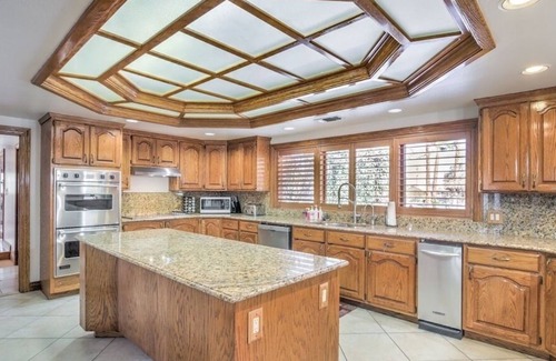 Chinatown House | NEW LISTING: 20% OFF! Tennis & Basketball Court + Game Room + Massive Pool Villa