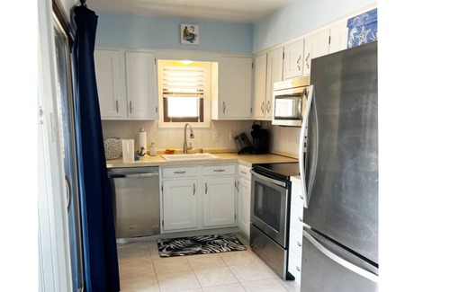 Wildwood Crest House | New Listing! 3-bed townhouse, family friendly Wildwood Crest, 4 blocks to beach