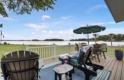 Mayhew House | NEW LISTING! 3 bedroom 2.5 bath 3K sq ft home on Lake Norman-hot tub-WATER VIEWS