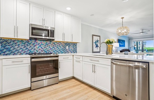 Duck Condo | New Listing - 3 BR Oceanfront Condo in Duck with pool