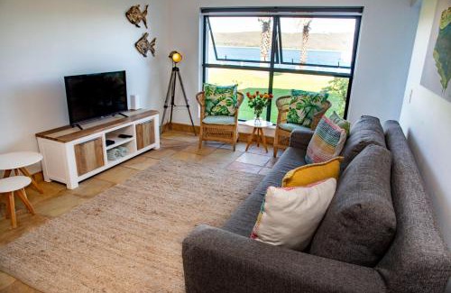 Knysna Central Apartment | NEW LISTING - 4 Laguna Grove - Life On The Water