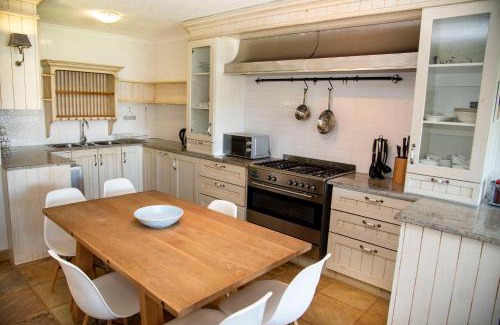 Knysna Central Apartment | NEW LISTING - 4 Laguna Grove - Life On The Water