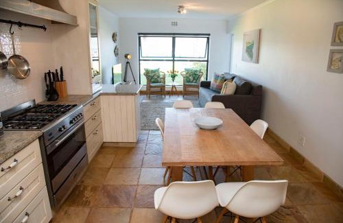 Knysna Central Apartment | NEW LISTING - 4 Laguna Grove - Life On The Water