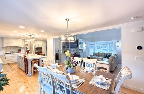 Sandwich House | New listing 4bd w/heated pool, chicken coop, kids playground, wifi