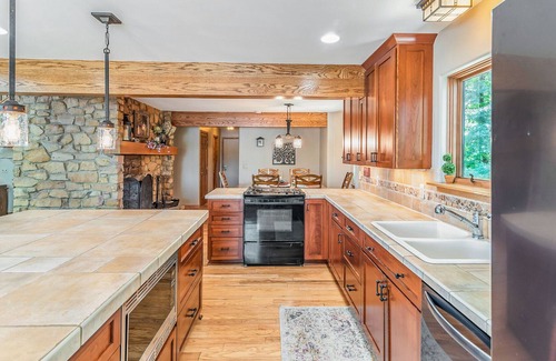 Drayton Plains House | New- listing! 6 BR wooded lakefront home.
