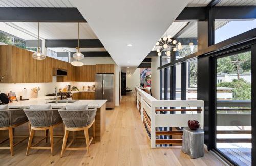 Sherman Oaks House | New Listing Architectural Villa by Colby & Conrad