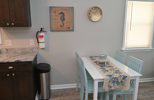 Villas Cottage | NEW LISTING! Beautiful Bayview Cottage a short walk to the beach