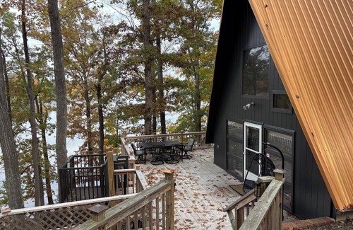 Semora Cottage | New Listing! - Charming 3-Bedroom Lakefront Cottage on Hyco Lake