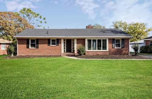 Portsmouth House | New listing! Charming, Waterfront Home-3 br,2 bath-sleeps 10!
